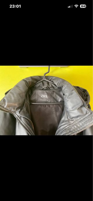 Abrigo acolchado efecto piel Zara