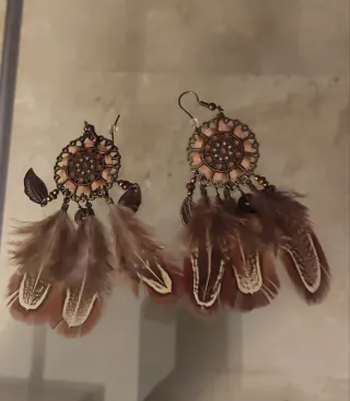 Pendientes estilo étnico con plumas