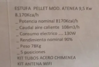 Estufa de pellet negra y roja