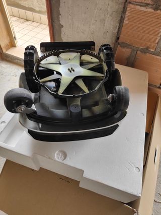 Robot tagliaerba wiper