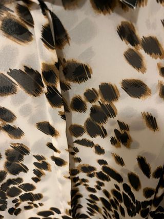 Camisa Guess Estampado Animal Beige y Marrón