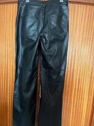 Pantalones efecto piel Zara