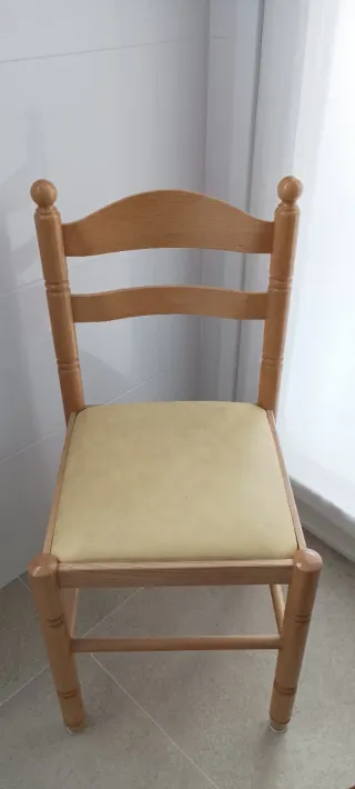 Silla de cocina madera y asiento acolchado