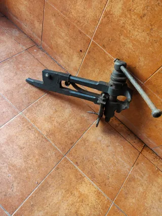 Tornillo de banco antiguo