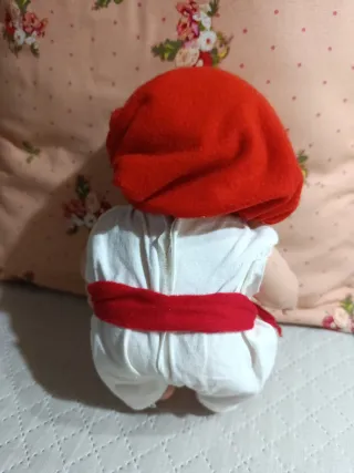 Muñeco traje regional rojo