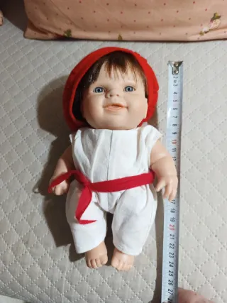 Muñeco traje regional rojo