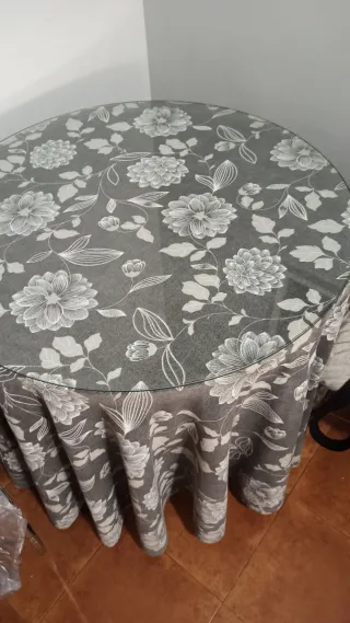 Mesa camilla redonda tela floral y el cristal