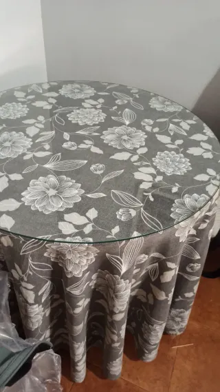 Mesa camilla redonda tela floral y el cristal