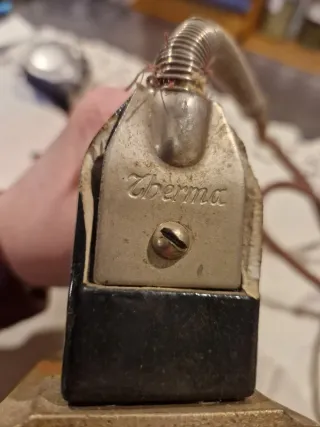 Antigua plancha eléctrica vintage