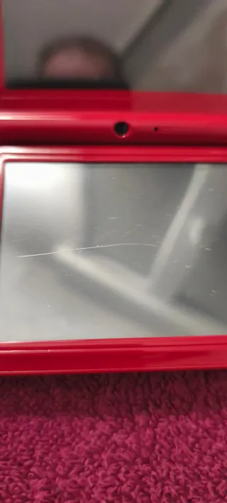 Nintendo DSi Roja + Cargador no original.