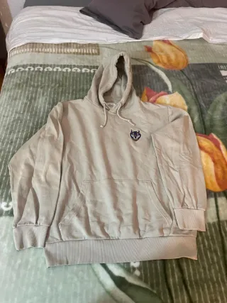 Sudadera beige con logo de lobo con capucha