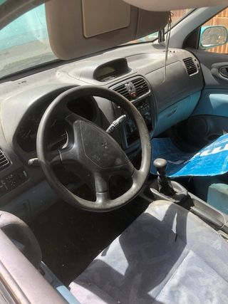 Mitsubishi Space Star 2000