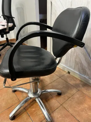 Sillón de peluquería negro