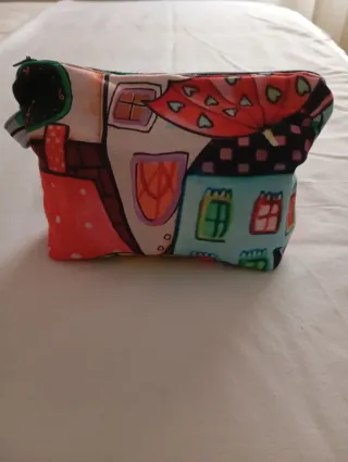 Lote: Mochila, neceser, monedero, marcapáginas ...