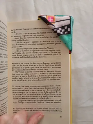 Lote: Mochila, neceser, monedero, marcapáginas ...