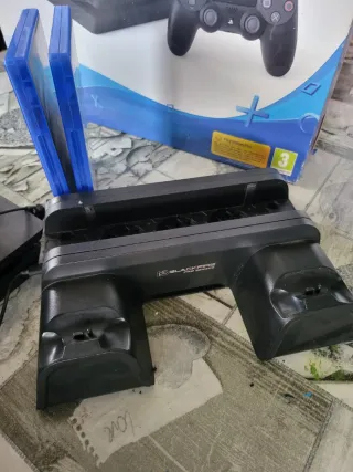 PS4 (PlayStation 4) Nera + Gioco + base