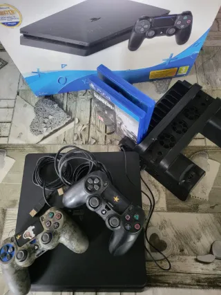 PS4 (PlayStation 4) Nera + Gioco + base