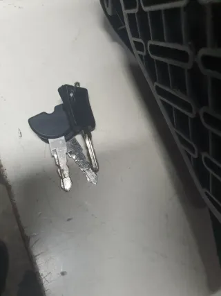 Baúl para Moto/Escúter Negro y Rojo