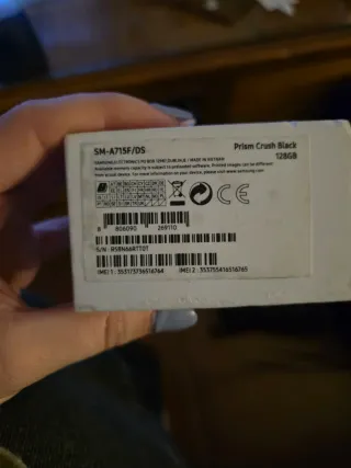 Samsung Galaxy A71 con funda