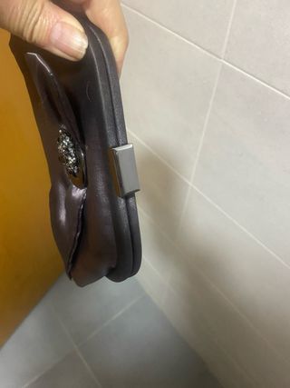 Bolso de fiesta con lazo y pedrería