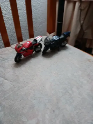 Juego 2 motos miniatura 1/24