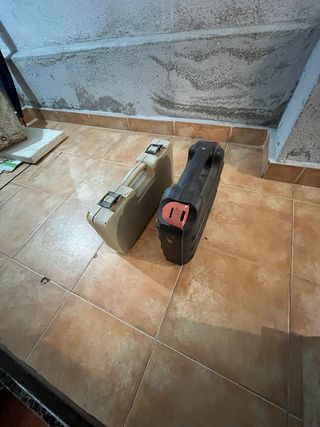 Taladro y maletín de herramientas