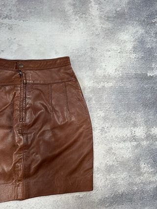 Falda de cuero mini marrón