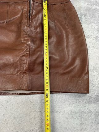 Falda de cuero mini marrón