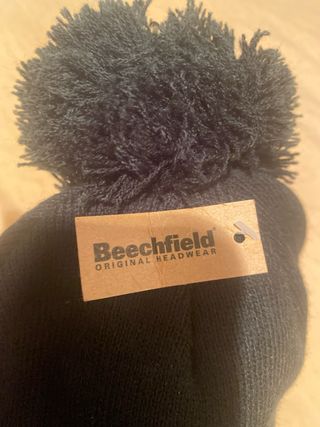 Gorro Negro Beechfield con Pompon