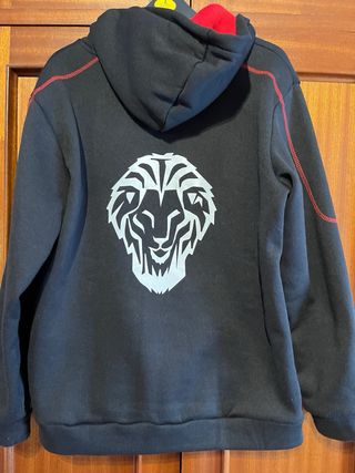 Sudadera con cremallera y capucha logo atras