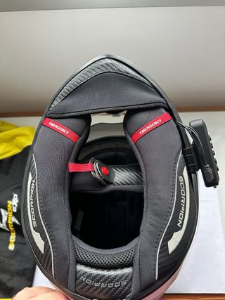 Casco Scorpion Exo 1400 fibra talla M con intercom