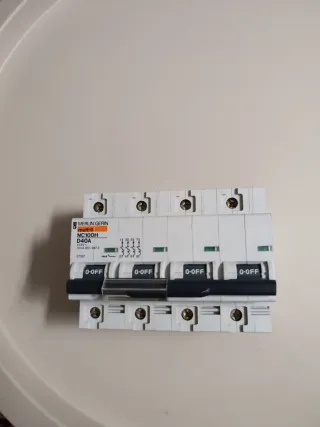 Interruptor Magnetotérmico 4P 40A Curva D