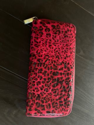 Cartera rosa con estampado de leopardo