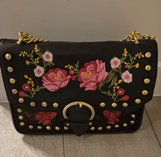 Bolso negro bordado flores