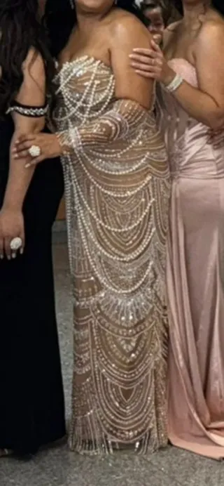 Vestido de fiesta beige y dorado