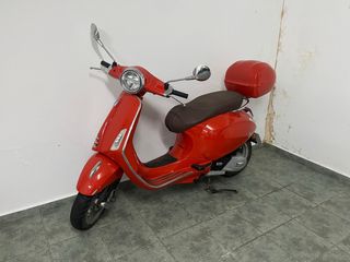 Vespa Primavera Roja