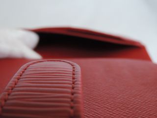 Cartera Louis Vuitton Piel Epi Roja Vintage