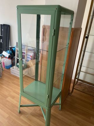 Vitrina verde agua cristal y metal