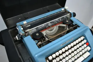 Maquina de escribir vintage Hispano Olivetti