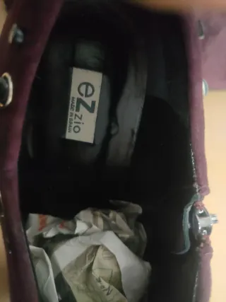 Botines EZzio tacón tachuelas morado/negro