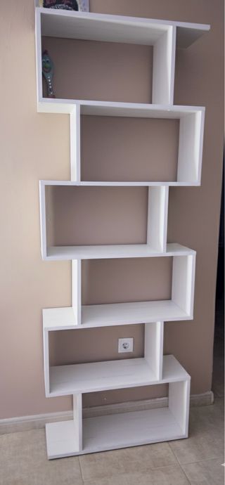 Estantería blanca de madera