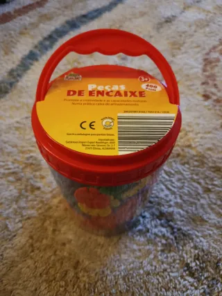 Jogo de encaixe colorido para crianças