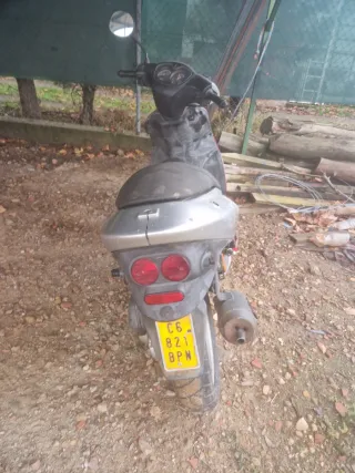 Moto Scooter Roja y Plata Automática