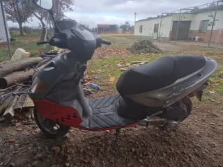 Moto Scooter Roja y Plata Automática