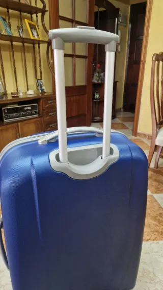 Maleta semirrígida azul Medidas 80x50x30