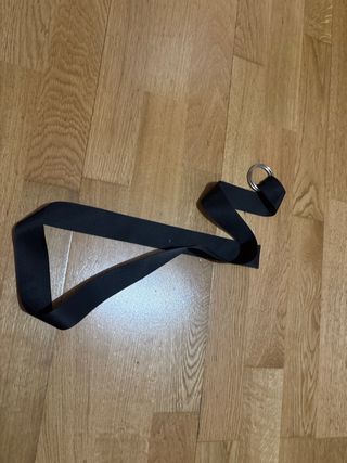 Cinturón de tela negro con anilla