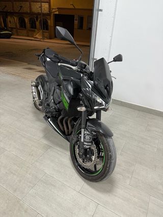 Kawasaki Z800e Negra y Verde con tan solo 16000km