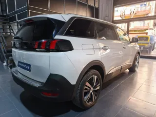 Peugeot 5008 2021