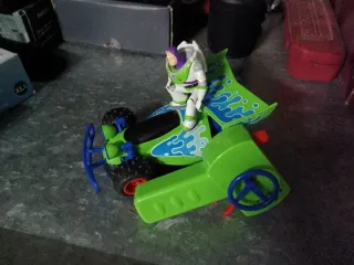 Coche teledirigido Buzz Lightyear