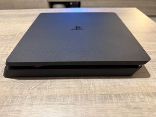 PS4 Slim 1TB Negra + 3 Mandos + Juegos